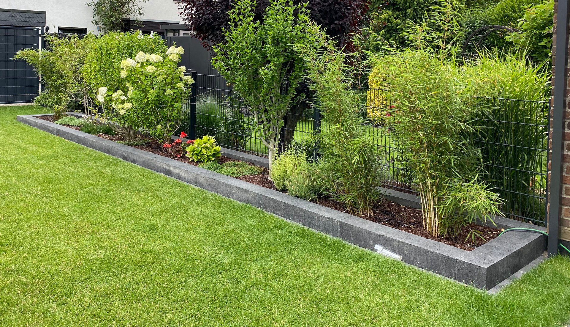 https://gartenbau-kaulen.de/wp-content/uploads/2025/02/Einfassungen_titel_1920_1100.jpg